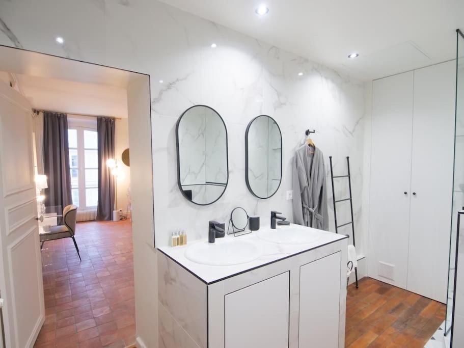 Ferienwohnung Charme Et Modernite Au Coeur Du Quartier St Louis Versailles Exterior foto